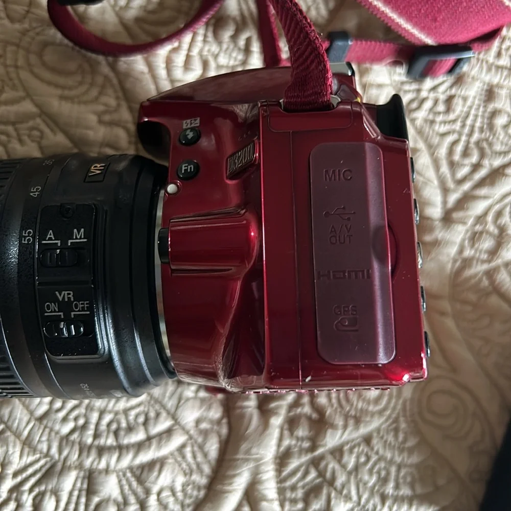 Nikon D3200 | 18-55mm lens | includes battery pack